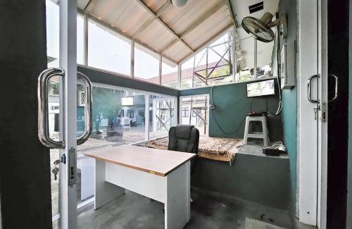 Serang Hotel | RedDoorz near Maulana Yusuf Stadium Serang