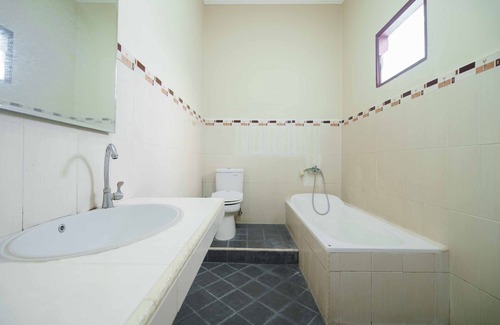 Pematangsiantar Hotel | RedDoorz near RS Harapan Pematangsiantar