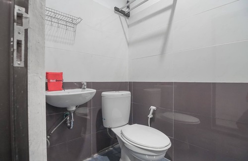 Tanjung Uncang Hotel | RedDoorz near RSUD Embung Fatimah Batam