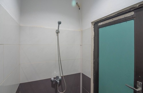 Tanjung Uncang Hotel | RedDoorz near RSUD Embung Fatimah Batam