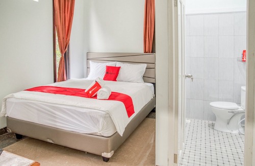 East Jakarta House | RedDoorz near Taman Mini Jakarta