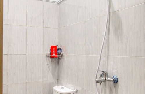 East Jakarta House | RedDoorz near Taman Mini Jakarta