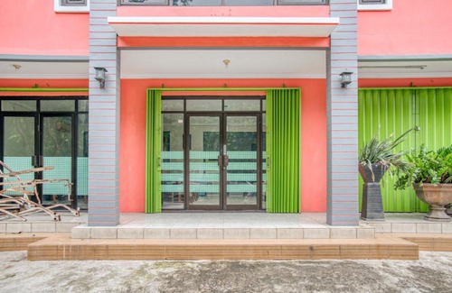 East Jakarta House | RedDoorz near Taman Mini Jakarta
