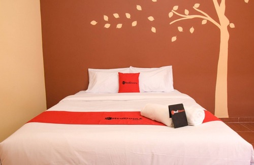 Kalasan Hotel | RedDoorz near Terminal A Adisucipto Airport