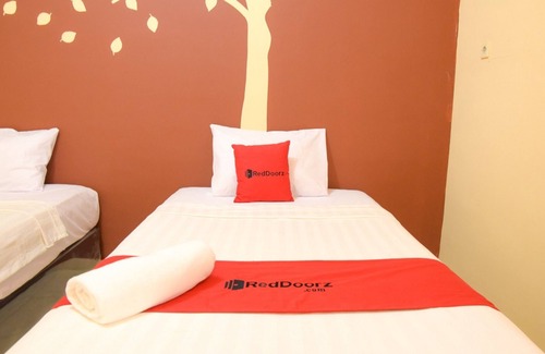 Kalasan Hotel | RedDoorz near Terminal A Adisucipto Airport