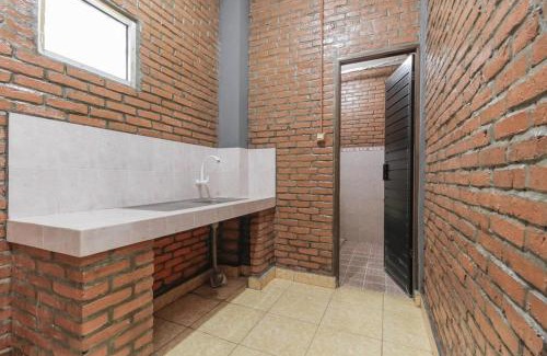 Ragunan House | RedDoorz Plus At Ampera Raya