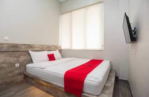 Rajabasa Hotel | RedDoorz Plus at Eskole ITERA Lampung