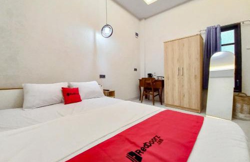 Pekanbaru Hotel | RedDoorz Plus at KAVA Living Syariah