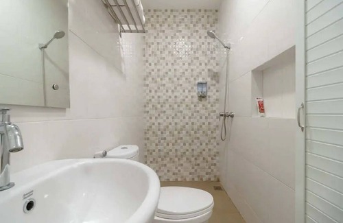 Medan Hotel | RedDoorz Plus @ Cemara Asri Medan