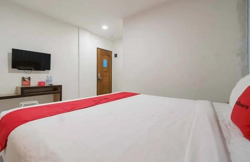 Medan Hotel | RedDoorz Plus @ Cemara Asri Medan