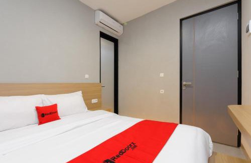 Rajabasa Hotel | RedDoorz Plus @ Kedaton Lampung