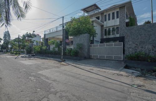 Medan House | RedDoorz Plus near Cambridge City Square 2 Medan