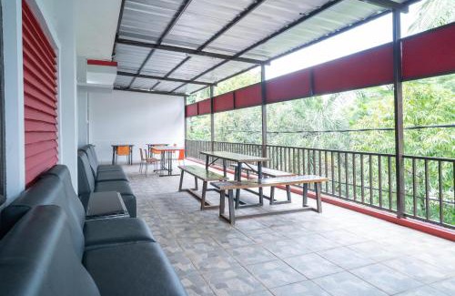 Sunter Hotel | RedDoorz Plus near ITC Cempaka Mas 2