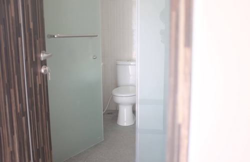 Tanjung Duren Utara Hotel | RedDoorz Plus near Mall Ciputra Jakarta