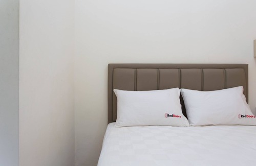 Binong House | RedDoorz Plus near Siloam Karawaci