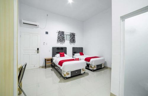 Medan House | RedDoorz Plus near Thamrin Plaza Medan