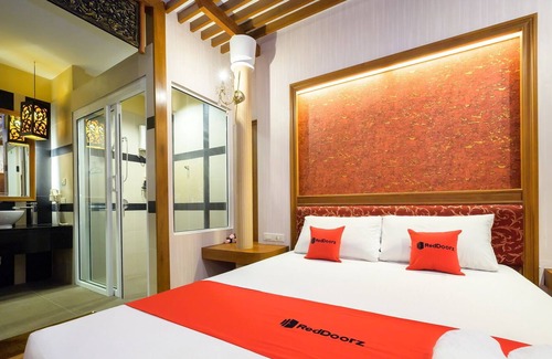 Bang Kra So Hotel | RedDoorz Plus Ruen Rattana Resort