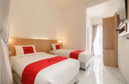 Padang House | RedDoorz Plus Syariah @ Jalan Dr Sutomo Padang