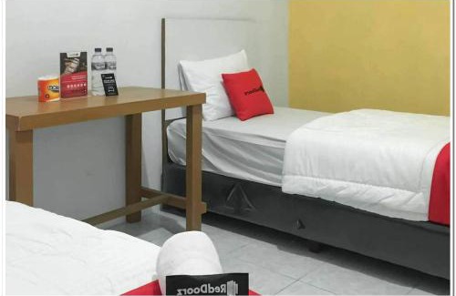 Medan Hotel | RedDoorz @ Simpang Pos Medan
