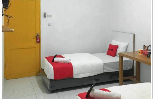 Medan Hotel | RedDoorz @ Simpang Pos Medan