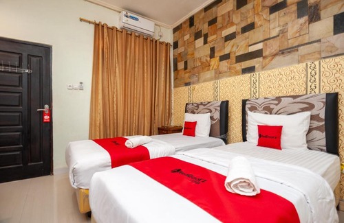 Padang Hotel | RedDoorz Syariah at Bumi Siliwangi Residence Padang
