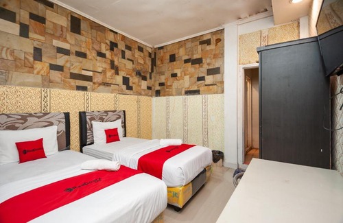 Padang Hotel | RedDoorz Syariah at Bumi Siliwangi Residence Padang