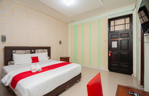 Padang Hotel | RedDoorz Syariah at Bumi Siliwangi Residence Padang