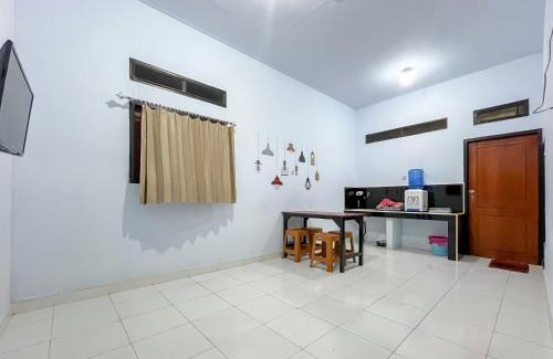 Ampana House | RedDoorz Syariah at Home Ampana Guest House Ampana Kota