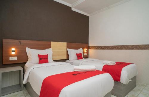 Bekasi Hotel | RedDoorz Syariah near Kota Cinema Mall Jatiasih