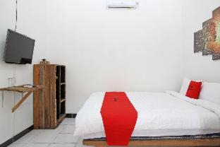 Mertoyudan House | RedDoorz Syariah near Akmil Magelang