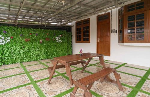Bekasi Hotel | RedDoorz Syariah near Exit Toll Jatiwarna 2