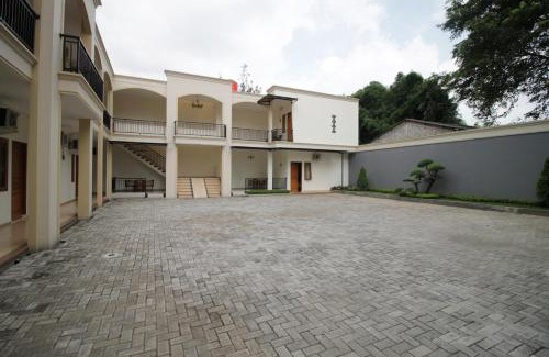 Jakarta House | RedDoorz Syariah near Mercu Buana University