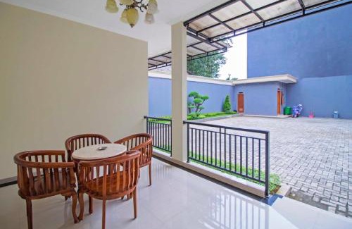 Jakarta House | RedDoorz Syariah near Mercu Buana University