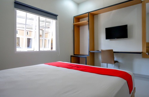 Palu Hotel | RedDoorz Syariah near Mutiara SIS Al Jufrie Airport Palu 2