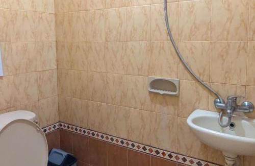 Madiun Hotel | RedDoorz Syariah near Pasar Sleko Madiun
