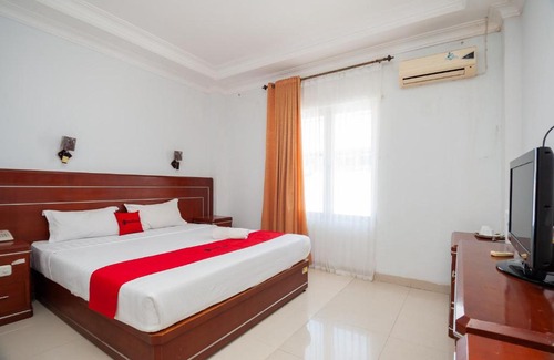 Padang Hotel | RedDoorz Syariah near RS Yos Sudarso Padang