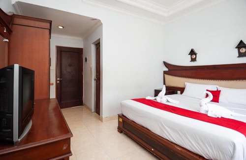 Padang Hotel | RedDoorz Syariah near RS Yos Sudarso Padang
