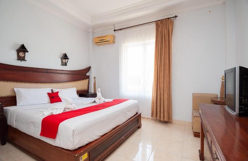 Padang Hotel | RedDoorz Syariah near RS Yos Sudarso Padang