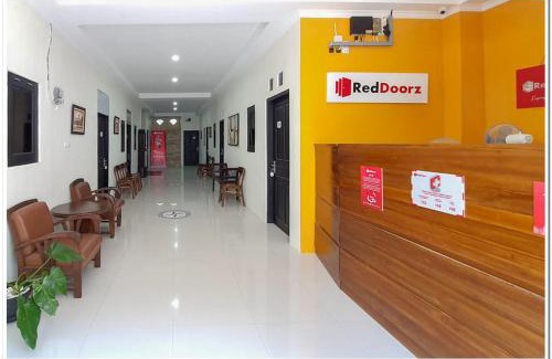 Laweyan Hotel | RedDoorz Syariah near Solo Square Mall