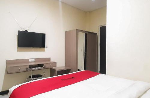 Palembang Hotel | RedDoorz Syariah Near Transmart Mall Palembang