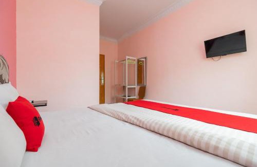 Padang Hotel | RedDoorz Syariah near Transmart Padang