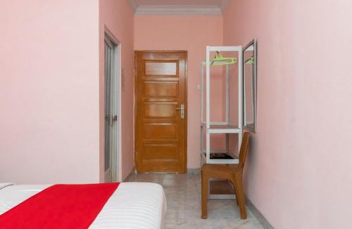 Padang Hotel | RedDoorz Syariah near Transmart Padang