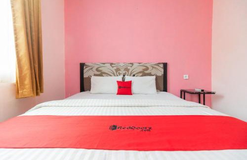 Padang Hotel | RedDoorz Syariah near Transmart Padang