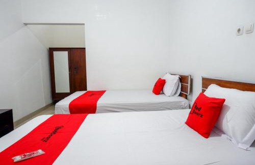 Surakarta Hotel | RedDoorz Syariah near UMS Solo - RSO Soeharso
