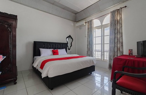 Padang House | RedDoorz Syariah near Universitas Negeri Padang