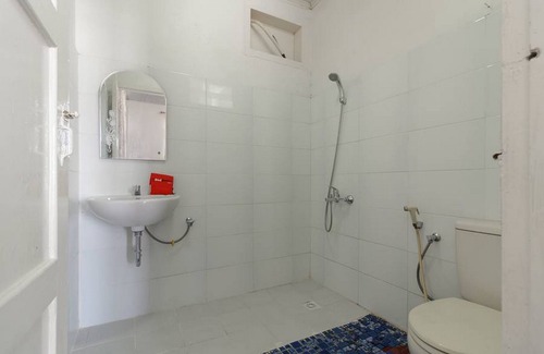 Padang House | RedDoorz Syariah near Universitas Negeri Padang