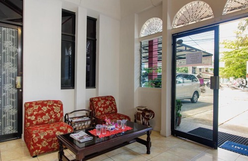 Padang House | RedDoorz Syariah near Universitas Negeri Padang