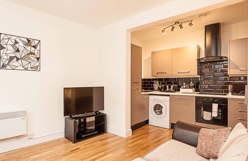 Redhill Apartment | Redhill Garland- 1 bed Self Contained Apartment Close to Hospital