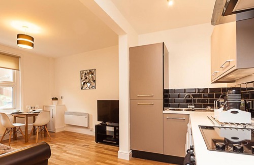 Redhill Apartment | Redhill Garland- 1 bed Self Contained Apartment Close to Hospital