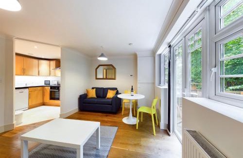 Redhill Apartment | Redhill town centre apartment by Livingo
